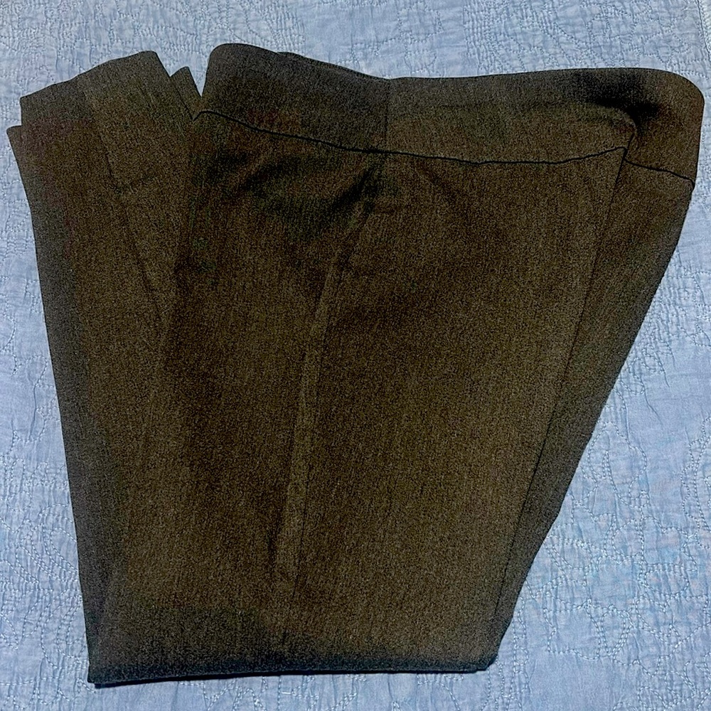 Alfani 6PS. Petite short gray slacks